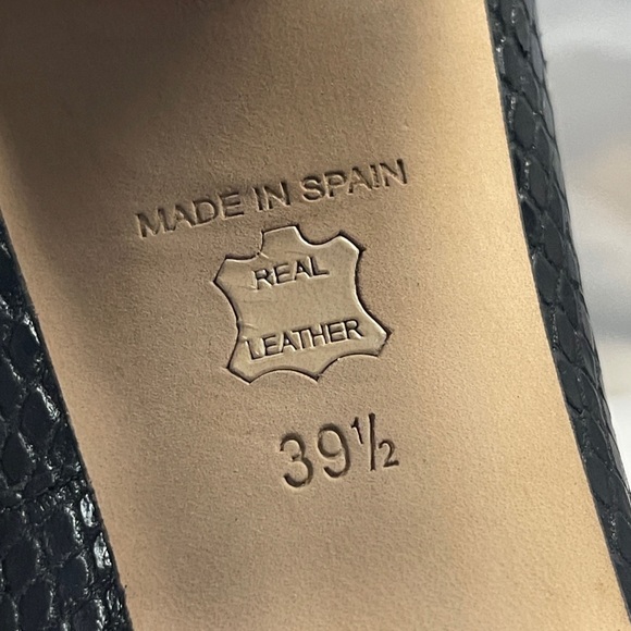 EUC L.K. Bennett Marcella Pumps Black Snake Effect Size 39.5 / US 8.5M - Picture 2 of 9